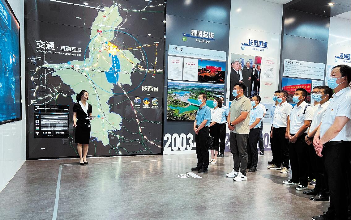 青年理论学习小组赴宁东能源化工基地参观践学.jpg