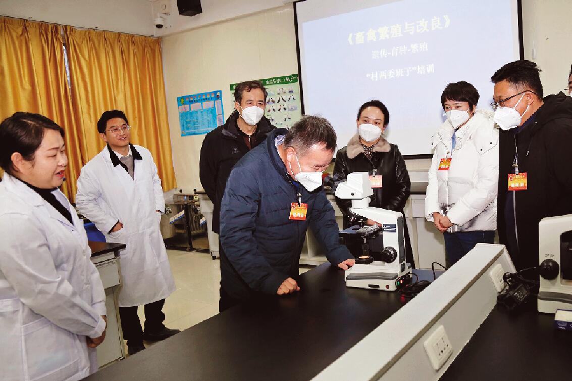 2023年2月8日，在宁全国人大代表在固原市集中调研。.jpg