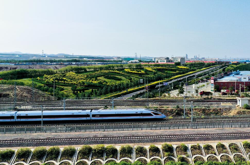 2020年12月26日，银西高铁正式开通运营，宁夏人民圆了高铁梦。 闫院平摄.jpg