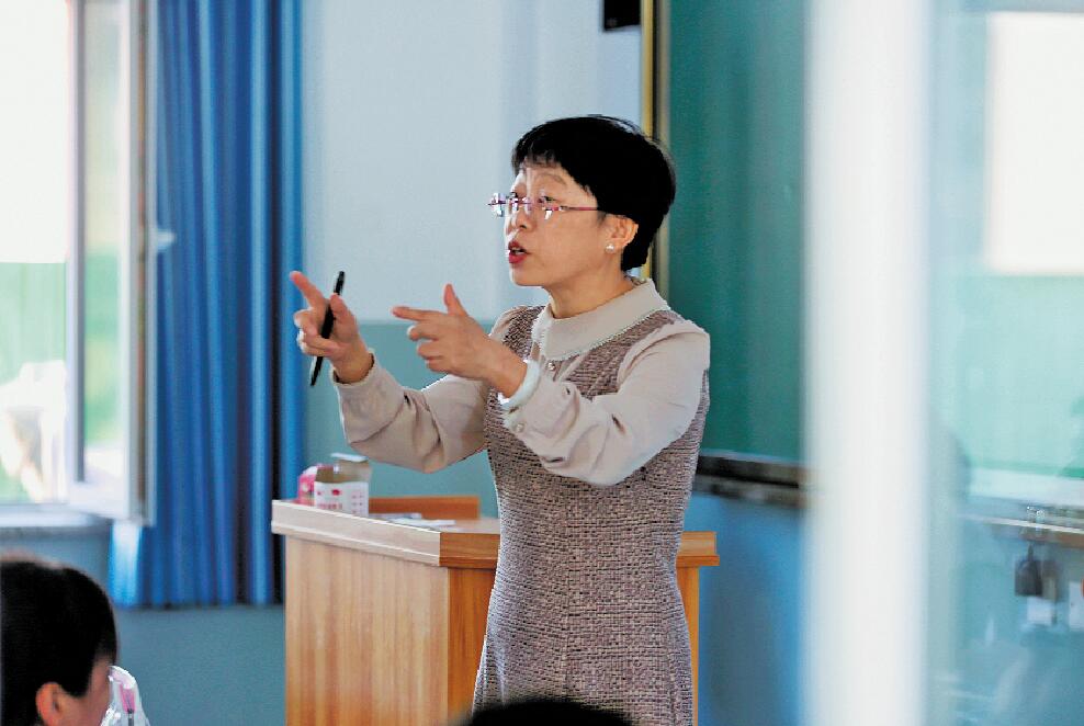 党的二十大代表，固原市第二中学教师张小玲。 梁园 摄.jpg