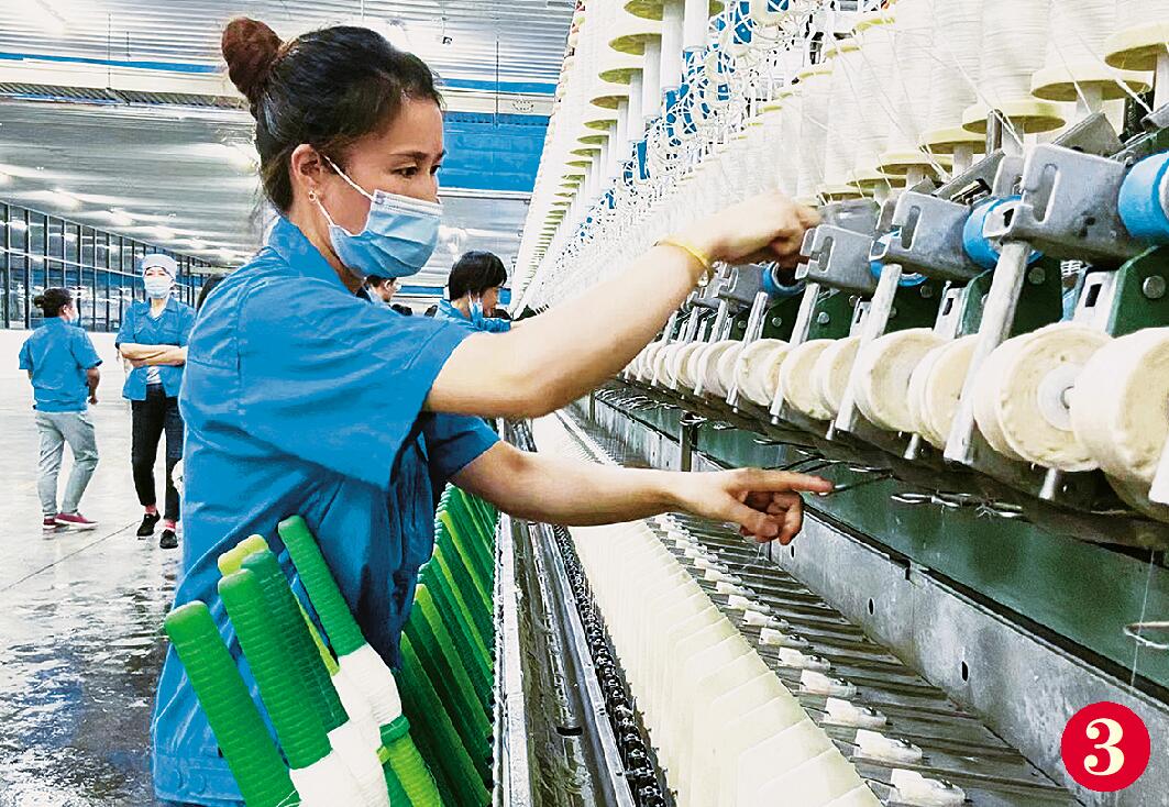 轻工纺织产业蓬勃发展。图为宁夏舜昌亚麻纺织科技有限公司生产车间。.jpg