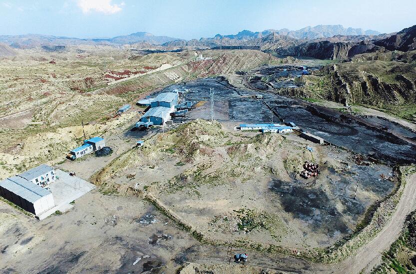 贺兰山一区域治理前后对比图1.jpg
